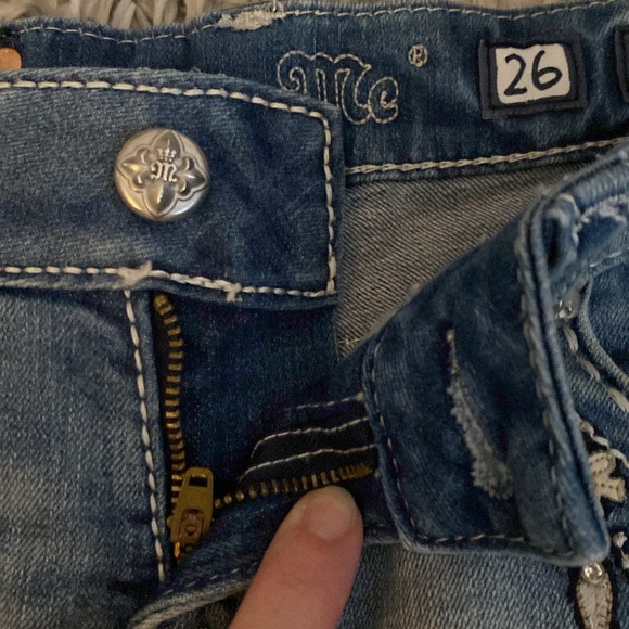 Miss Me Jean Shorts - Picture 7 of 8